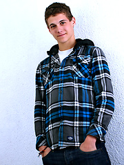 Tom Lowe shows butt, Added: 2012-12-01 by Squirtz