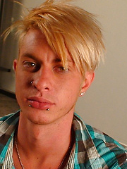 Bottom Twink Takes It From Alt Stud, Added: 2013-02-18 by Alternadudes