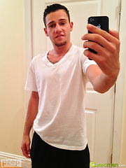 Guy with iphone masturbates, Added: 2013-11-16 by ChaosMen