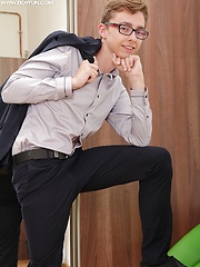 Cute twink Brad Casydy stroking his big curved cock., Added: 2018-02-13 by East Boys