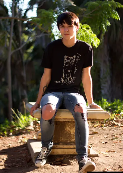 Matthew Keading Photo Set Solo